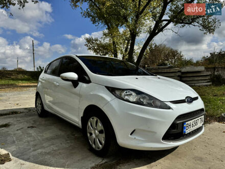 Форд Фиеста 2012 в Ананьеве на Automoto.ua Белый Форд Фиеста, объемом двигателя 1.4 л и пробегом 75 тыс. км за 8300 $, фото 1 на Automoto.ua