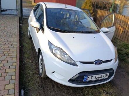 Белый Форд Фиеста, объемом двигателя 1.24 л и пробегом 191 тыс. км за 5300 $, фото 1 на Automoto.ua