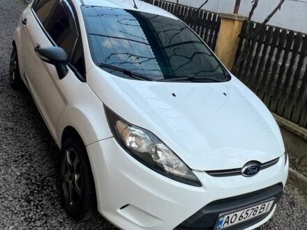 Білий Форд Фієста, об'ємом двигуна 1.25 л та пробігом 142 тис. км за 6500 $, фото 1 на Automoto.ua