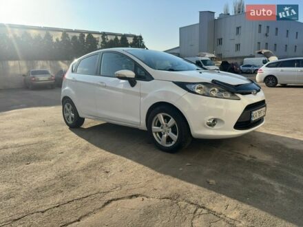 Белый Форд Фиеста, объемом двигателя 1.39 л и пробегом 140 тыс. км за 8200 $, фото 1 на Automoto.ua
