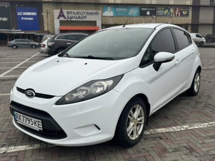 Белый Форд Фиеста, объемом двигателя 1.4 л и пробегом 128 тыс. км за 7100 $, фото 1 на Automoto.ua