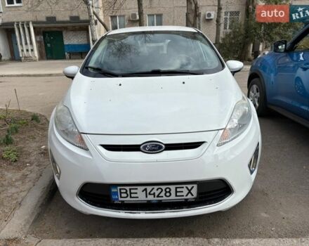 Белый Форд Фиеста, объемом двигателя 1.6 л и пробегом 135 тыс. км за 7000 $, фото 1 на Automoto.ua