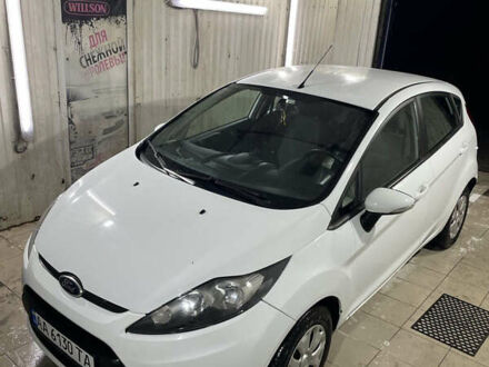 Белый Форд Фиеста, объемом двигателя 1.4 л и пробегом 125 тыс. км за 6000 $, фото 1 на Automoto.ua