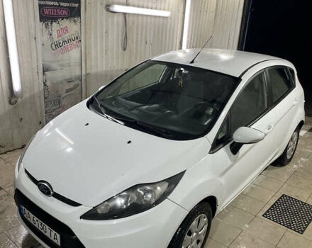 Білий Форд Фієста, об'ємом двигуна 1.4 л та пробігом 125 тис. км за 6000 $, фото 1 на Automoto.ua