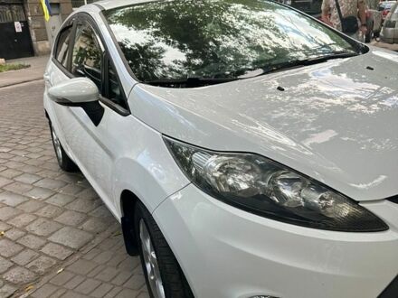 Білий Форд Фієста, об'ємом двигуна 1.39 л та пробігом 102 тис. км за 7000 $, фото 1 на Automoto.ua