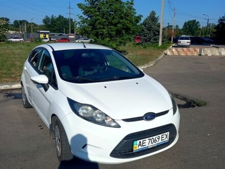 Форд Фиеста 2012 в Днепре (Днепропетровске) на Automoto.ua Белый Форд Фиеста, объемом двигателя 1.2 л и пробегом 147 тыс. км за 6200 $, фото 1 на Automoto.ua