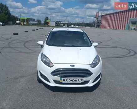 Белый Форд Фиеста, объемом двигателя 1 л и пробегом 96 тыс. км за 6000 $, фото 1 на Automoto.ua