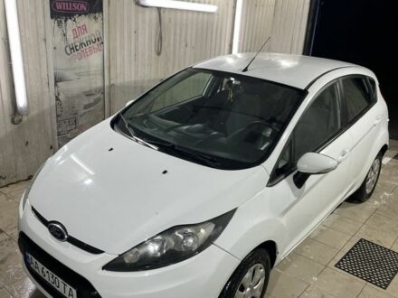 Белый Форд Фиеста, объемом двигателя 1.4 л и пробегом 125 тыс. км за 6000 $, фото 1 на Automoto.ua