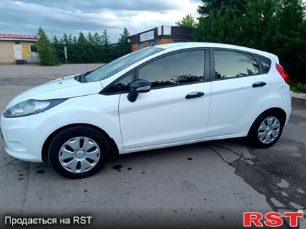 Білий Форд Фієста, об'ємом двигуна 1.2 л та пробігом 212 тис. км за 5400 $, фото 1 на Automoto.ua