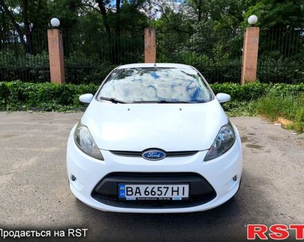 Белый Форд Фиеста, объемом двигателя 1.4 л и пробегом 143 тыс. км за 7600 $, фото 1 на Automoto.ua