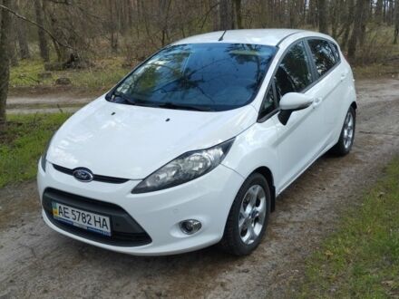 Форд Фієста 2012 у Новомосковске на Automoto.ua Білий Форд Фієста, об'ємом двигуна 1.4 л та пробігом 147 тис. км за 6700 $, фото 1 на Automoto.ua