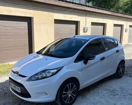 Білий Форд Фієста, об'ємом двигуна 1.25 л та пробігом 150 тис. км за 5900 $, фото 1 на Automoto.ua