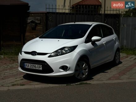 Білий Форд Фієста, об'ємом двигуна 1.3 л та пробігом 250 тис. км за 4800 $, фото 1 на Automoto.ua