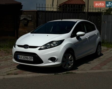 Білий Форд Фієста, об'ємом двигуна 1.3 л та пробігом 250 тис. км за 4800 $, фото 1 на Automoto.ua
