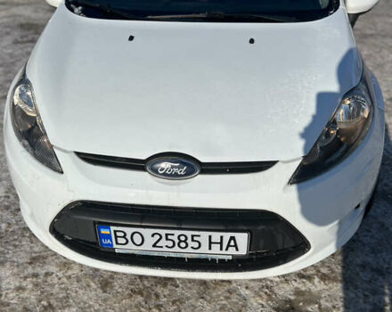 Белый Форд Фиеста, объемом двигателя 1.4 л и пробегом 120 тыс. км за 6700 $, фото 1 на Automoto.ua