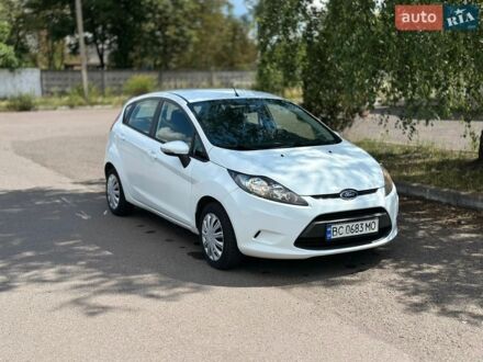 Белый Форд Фиеста, объемом двигателя 1.4 л и пробегом 231 тыс. км за 3999 $, фото 1 на Automoto.ua