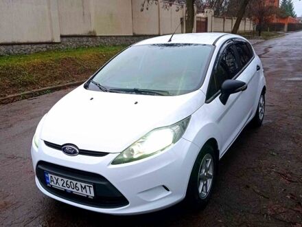 Білий Форд Фієста, об'ємом двигуна 1.2 л та пробігом 73 тис. км за 5800 $, фото 1 на Automoto.ua