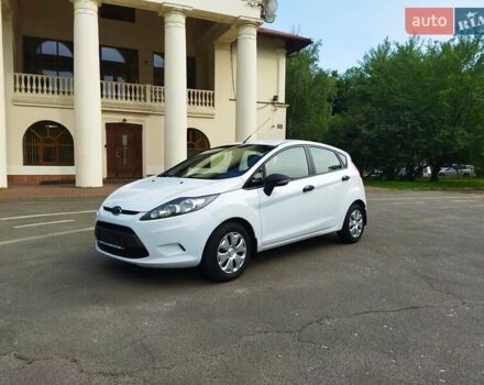 Білий Форд Фієста, об'ємом двигуна 1.25 л та пробігом 117 тис. км за 5900 $, фото 1 на Automoto.ua