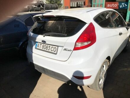 Белый Форд Фиеста, объемом двигателя 1.4 л и пробегом 218 тыс. км за 2950 $, фото 1 на Automoto.ua