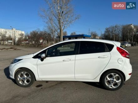 Білий Форд Фієста, об'ємом двигуна 1.39 л та пробігом 156 тис. км за 7999 $, фото 1 на Automoto.ua