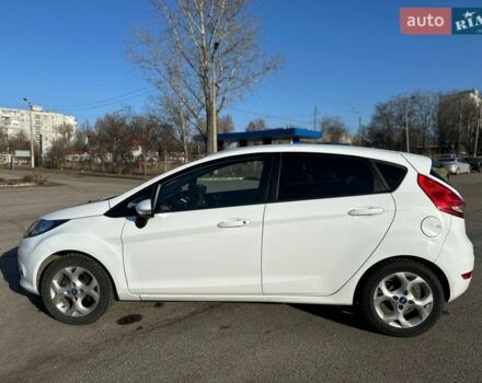 Белый Форд Фиеста, объемом двигателя 1.39 л и пробегом 156 тыс. км за 7999 $, фото 1 на Automoto.ua