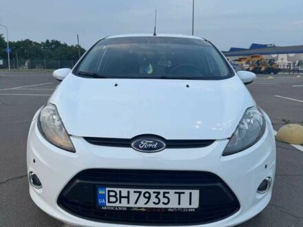 Форд Фиеста 2012 в Одессе на Automoto.ua Белый Форд Фиеста, объемом двигателя 1.4 л и пробегом 138 тыс. км за 7100 $, фото 1 на Automoto.ua