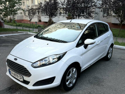 Форд Фиеста 2013 в Киеве на Automoto.ua Белый Форд Фиеста, объемом двигателя 1.6 л и пробегом 94 тыс. км за 7700 $, фото 1 на Automoto.ua