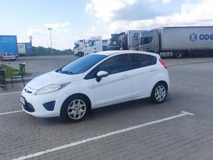 Форд Фиеста 2013 в Рава-Русская на Automoto.ua Белый Форд Фиеста, объемом двигателя 1.6 л и пробегом 250 тыс. км за 5600 $, фото 1 на Automoto.ua