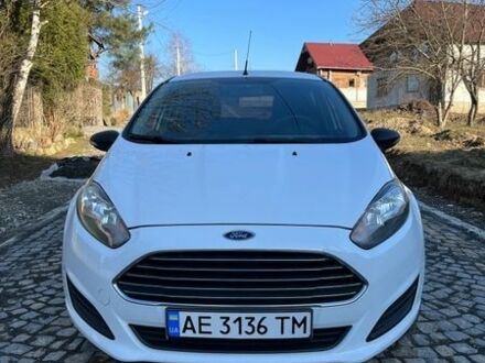 Белый Форд Фиеста, объемом двигателя 1.24 л и пробегом 170 тыс. км за 6000 $, фото 1 на Automoto.ua
