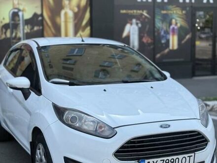 Форд Фиеста 2013 в Харькове на Automoto.ua Белый Форд Фиеста, объемом двигателя 1 л и пробегом 121 тыс. км за 8000 $, фото 1 на Automoto.ua