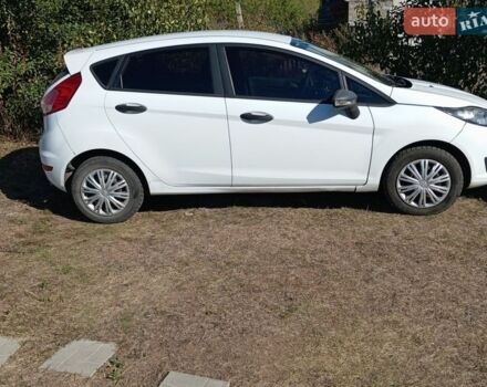 Белый Форд Фиеста, объемом двигателя 1 л и пробегом 144 тыс. км за 5800 $, фото 1 на Automoto.ua