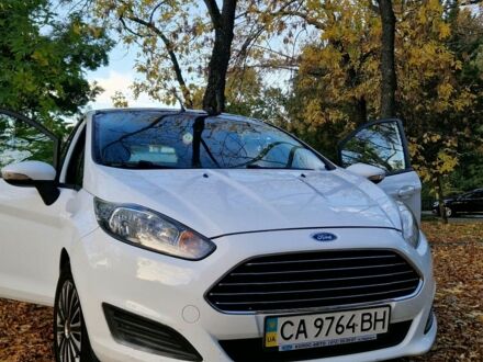 Білий Форд Фієста, об'ємом двигуна 1 л та пробігом 145 тис. км за 6500 $, фото 1 на Automoto.ua