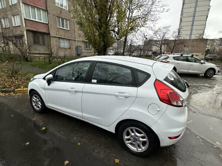 Белый Форд Фиеста, объемом двигателя 1.5 л и пробегом 135 тыс. км за 9000 $, фото 1 на Automoto.ua