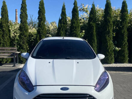 Белый Форд Фиеста, объемом двигателя 1 л и пробегом 142 тыс. км за 6700 $, фото 1 на Automoto.ua