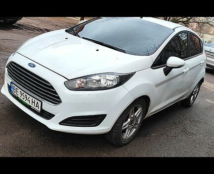 Белый Форд Фиеста, объемом двигателя 1 л и пробегом 129 тыс. км за 5900 $, фото 1 на Automoto.ua