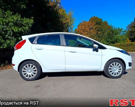 Белый Форд Фиеста, объемом двигателя 1 л и пробегом 93 тыс. км за 4990 $, фото 1 на Automoto.ua