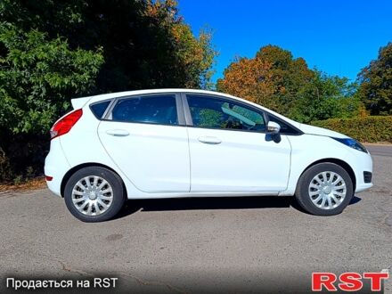 Белый Форд Фиеста, объемом двигателя 1 л и пробегом 93 тыс. км за 4990 $, фото 1 на Automoto.ua