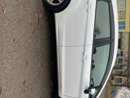 Белый Форд Фиеста, объемом двигателя 1 л и пробегом 118 тыс. км за 7200 $, фото 1 на Automoto.ua