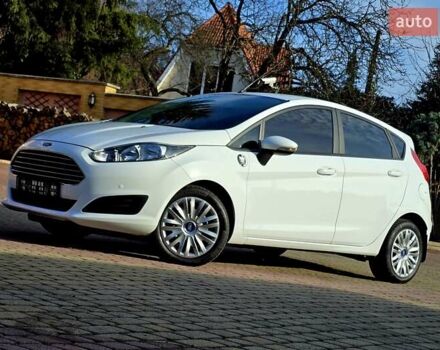 Білий Форд Фієста, об'ємом двигуна 1 л та пробігом 60 тис. км за 9999 $, фото 1 на Automoto.ua