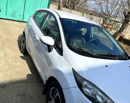 Белый Форд Фиеста, объемом двигателя 1.6 л и пробегом 329 тыс. км за 5600 $, фото 1 на Automoto.ua