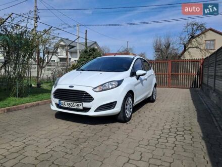 Форд Фиеста 2015 в Ровно на Automoto.ua Белый Форд Фиеста, объемом двигателя 1 л и пробегом 137 тыс. км за 6100 $, фото 1 на Automoto.ua