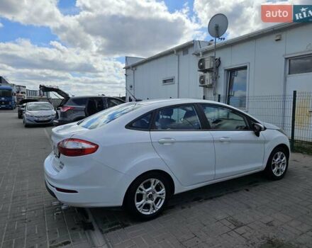 Білий Форд Фієста, об'ємом двигуна 1.6 л та пробігом 70 тис. км за 7800 $, фото 1 на Automoto.ua