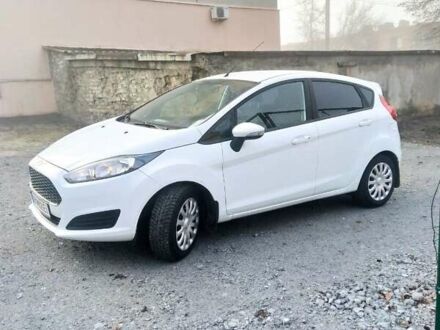 Белый Форд Фиеста, объемом двигателя 1 л и пробегом 50 тыс. км за 10000 $, фото 1 на Automoto.ua