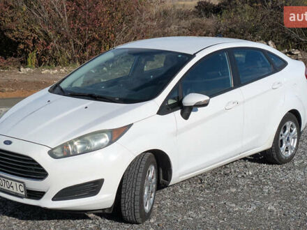 Форд Фиеста 2015 в Софіївська Борщагівка на Automoto.ua Белый Форд Фиеста, объемом двигателя 1.6 л и пробегом 162 тыс. км за 8000 $, фото 1 на Automoto.ua