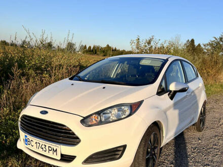 Білий Форд Фієста, об'ємом двигуна 1.6 л та пробігом 120 тис. км за 7500 $, фото 1 на Automoto.ua
