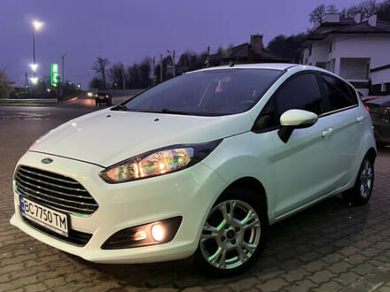 Білий Форд Фієста, об'ємом двигуна 1 л та пробігом 80 тис. км за 9600 $, фото 1 на Automoto.ua