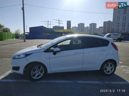 Форд Фиеста 2015 в Киеве на Automoto.ua Белый Форд Фиеста, объемом двигателя 1 л и пробегом 145 тыс. км за 5800 $, фото 1 на Automoto.ua