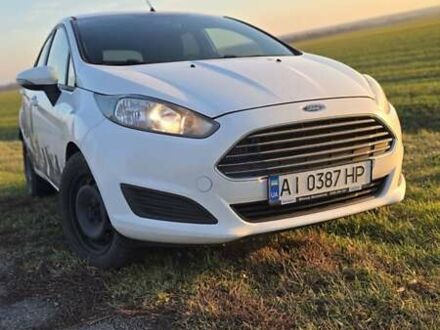 Форд Фиеста 2015 в Киеве на Automoto.ua Белый Форд Фиеста, объемом двигателя 1 л и пробегом 120 тыс. км за 7800 $, фото 1 на Automoto.ua