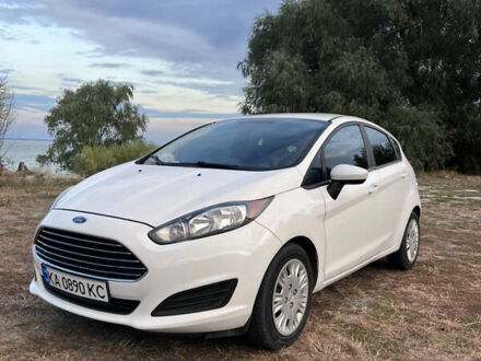 Білий Форд Фієста, об'ємом двигуна 1.6 л та пробігом 140 тис. км за 7500 $, фото 1 на Automoto.ua