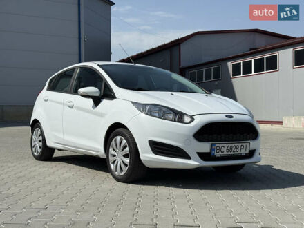 Форд Фієста 2016 у Львові на Automoto.ua Білий Форд Фієста, об'ємом двигуна 1.24 л та пробігом 317 тис. км за 5700 $, фото 1 на Automoto.ua